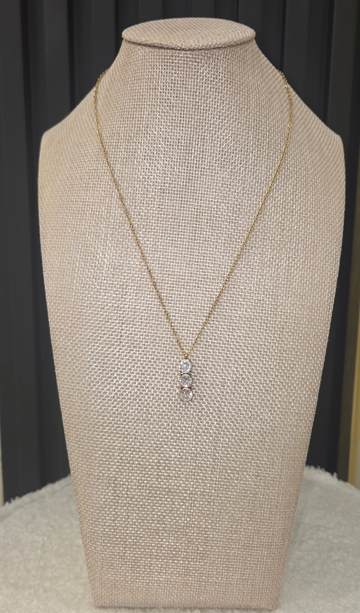 3 Zirconia Necklace