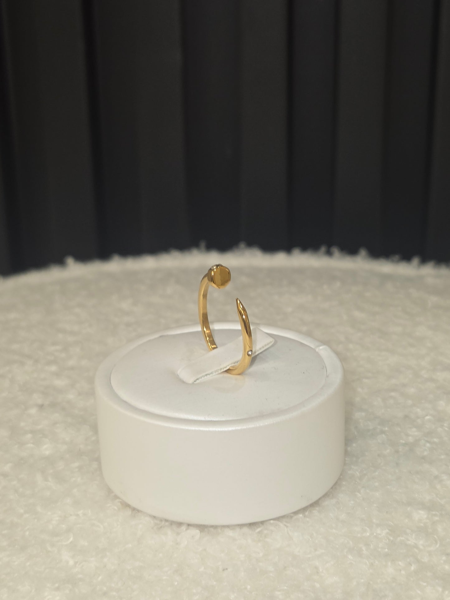Gold Clavo Ring